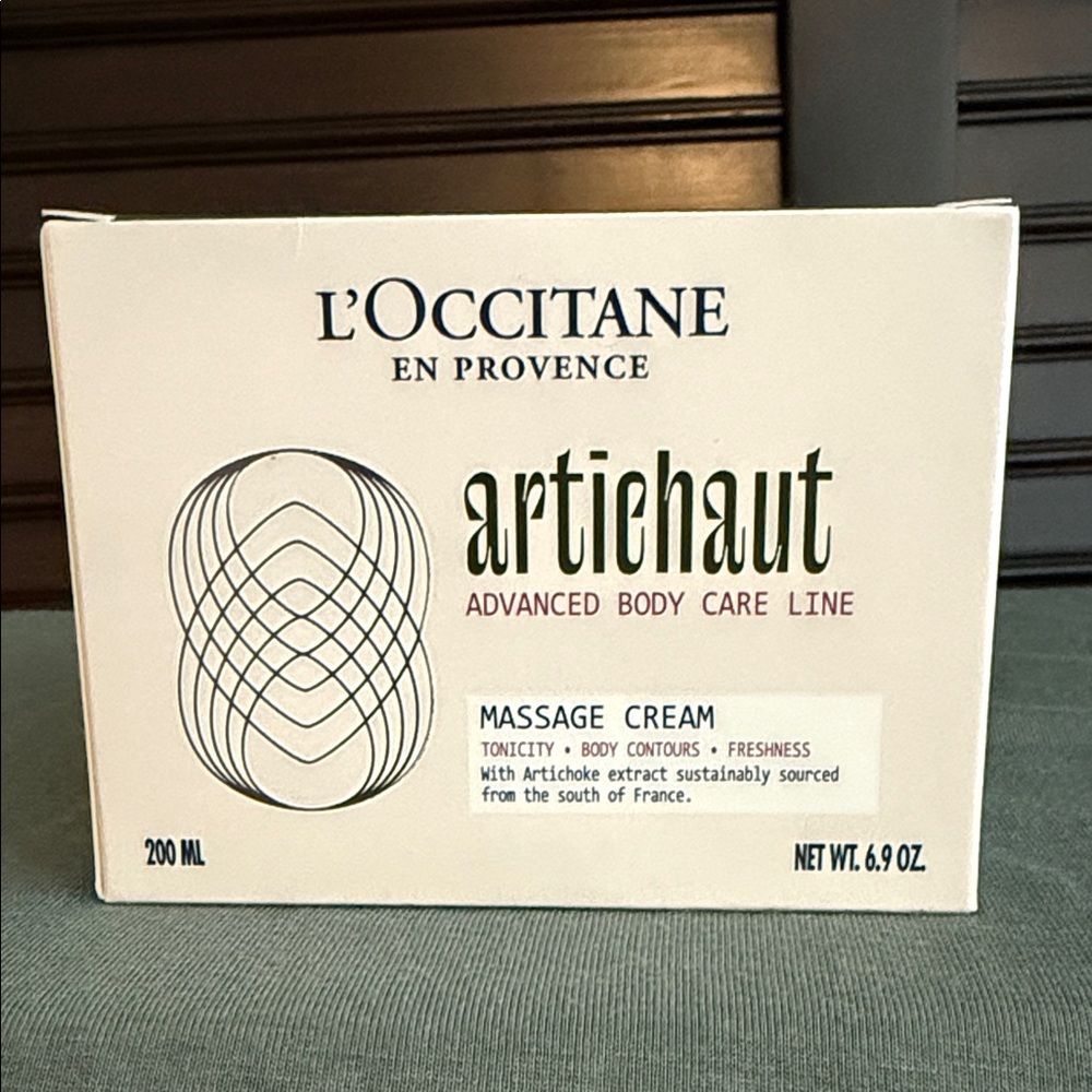 L'OCCITANE Artiehaut Massage Cream in White and Black